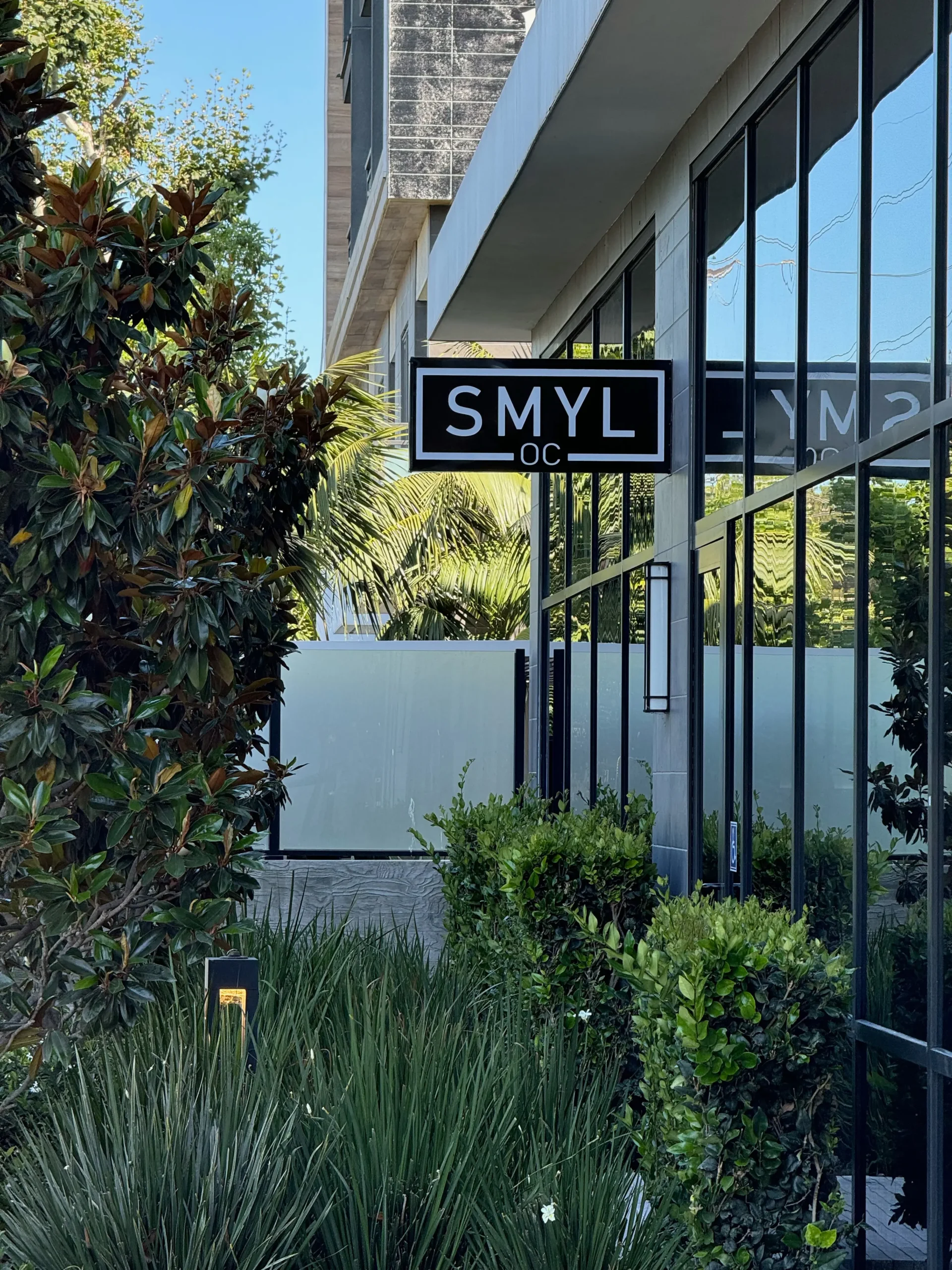 smylocdentistry building exterior
