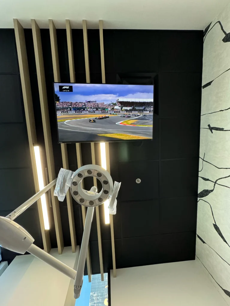 smylocdentistry-ceiling-tv-comfort