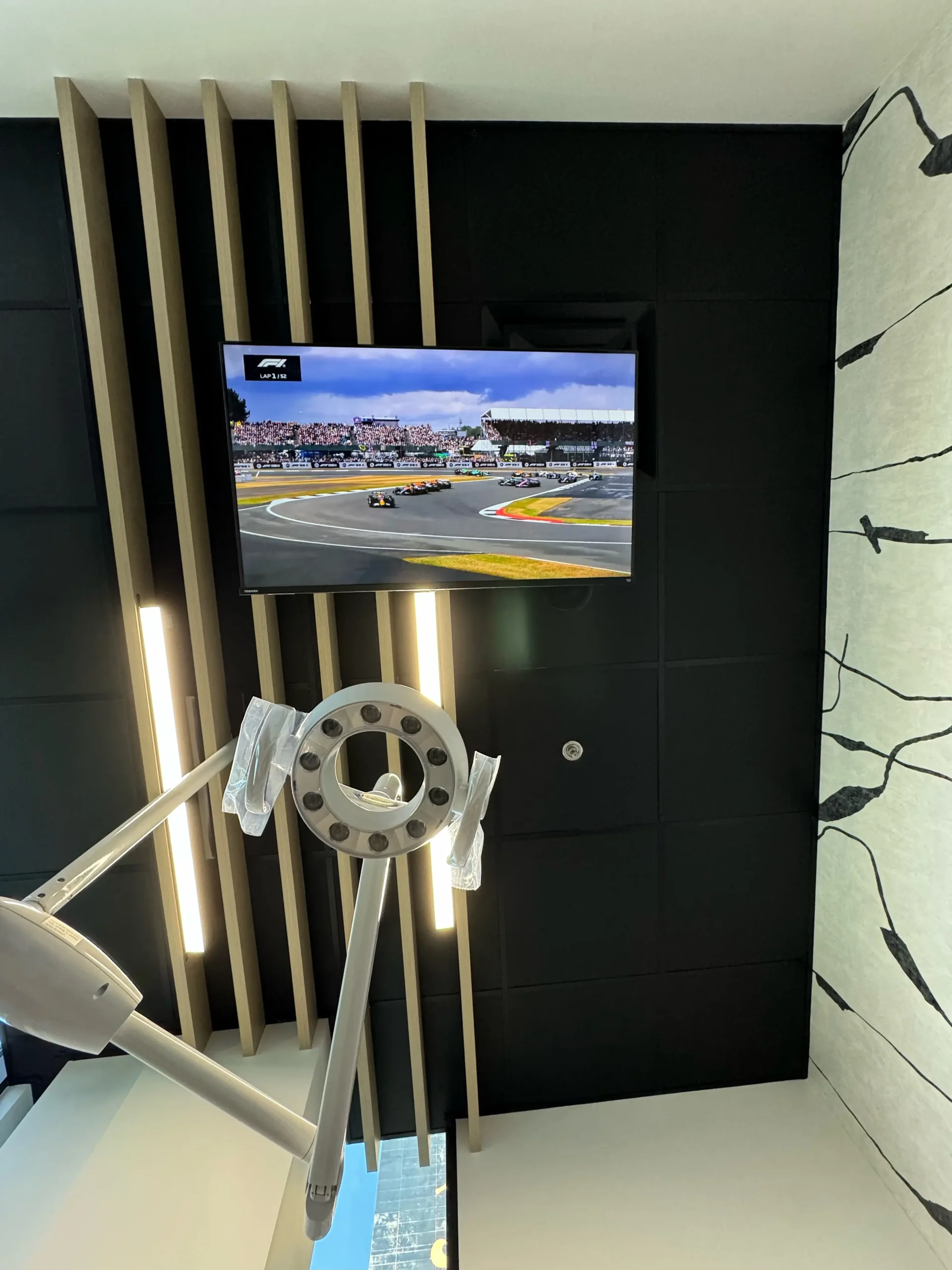 smylocdentistry-ceiling-tv-comfort