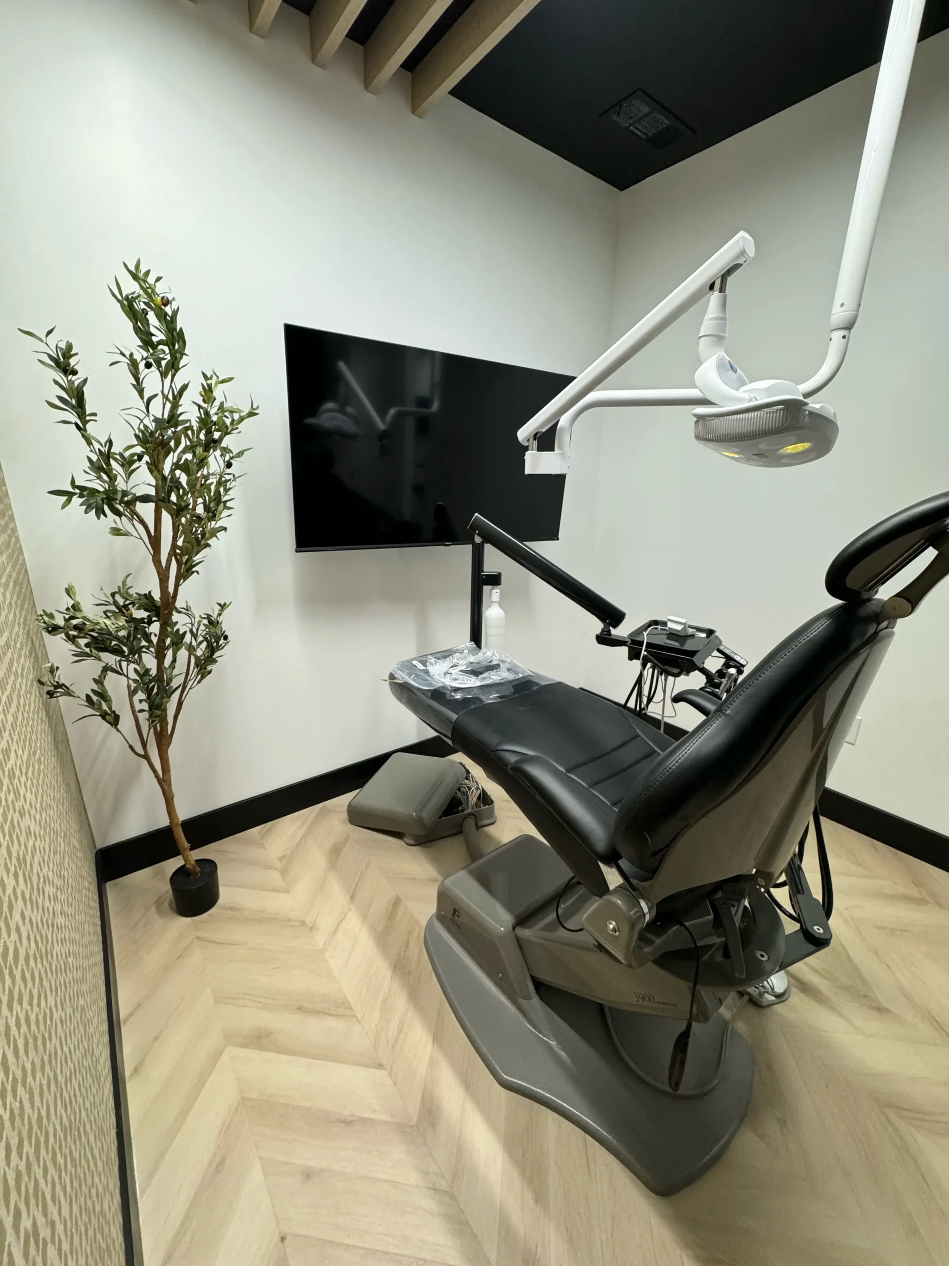 smylocdentistry modern exam room
