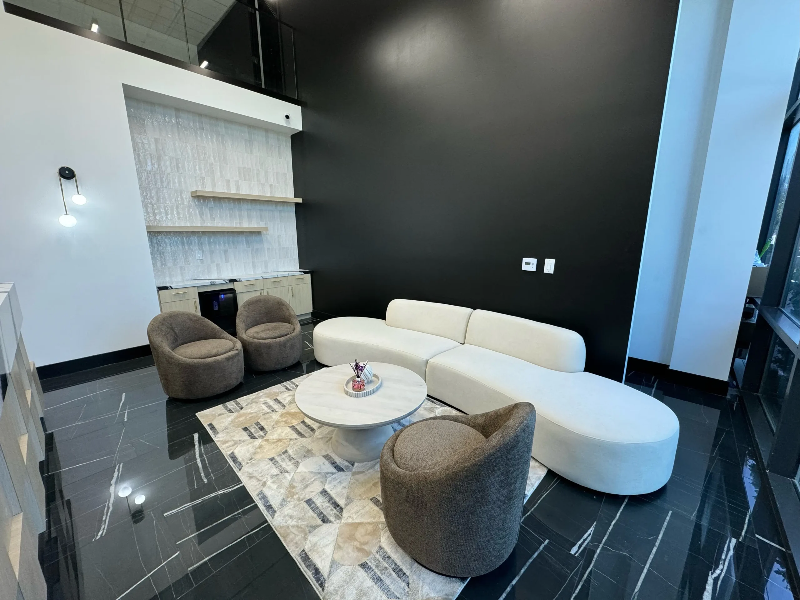 smylocdentistry-waiting-area-comfort